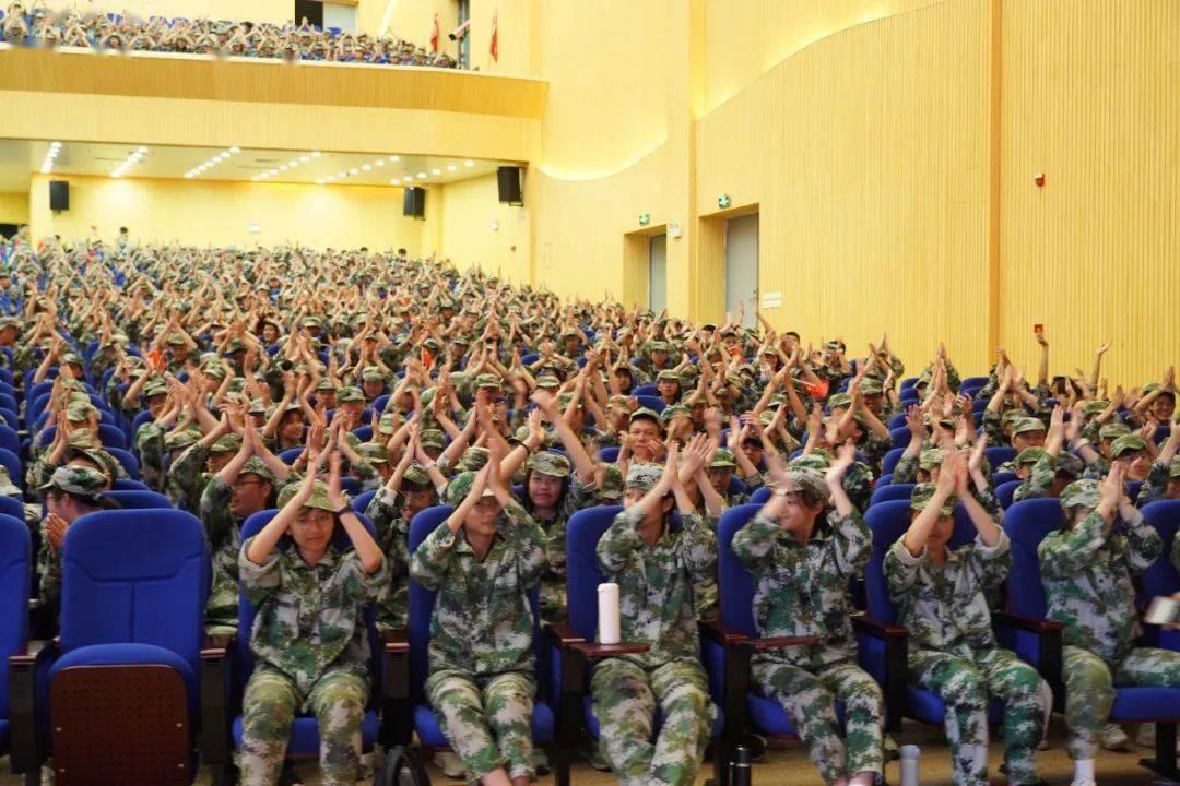暖在椰城: 情系低保户 寒冬送温暖